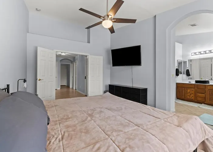 Pool Oasis 4br Golf, Ping-pong, Cornhole Retreat * Glendale