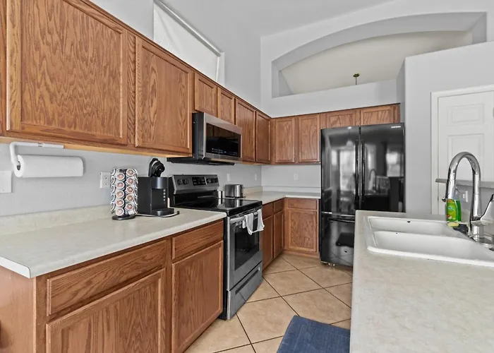 Pool Oasis 4br Golf, Ping-pong, Cornhole Retreat Holiday home Glendale