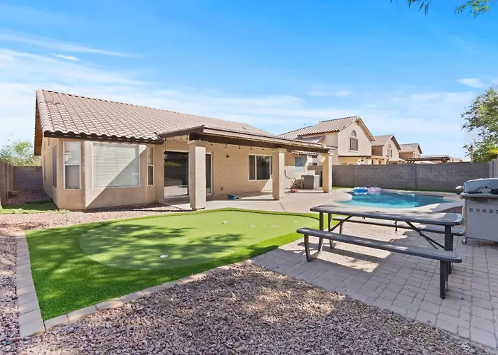 Pool Oasis 4br Golf, Ping-pong, Cornhole Retreat Glendale
