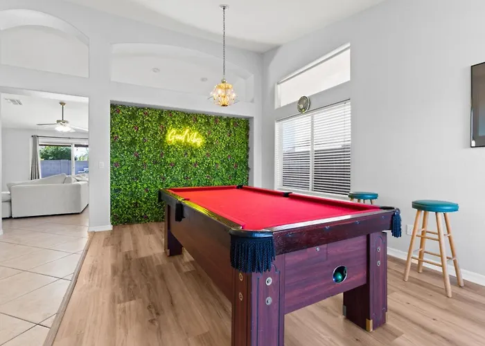 Pool Oasis 4br Golf, Ping-pong, Cornhole Retreat Holiday home Glendale